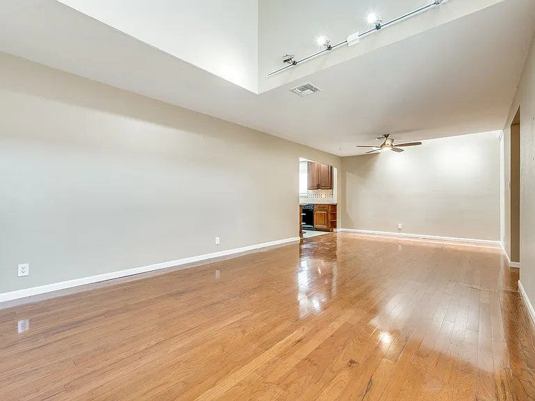 201 W Craig Pl #N — Photo 8