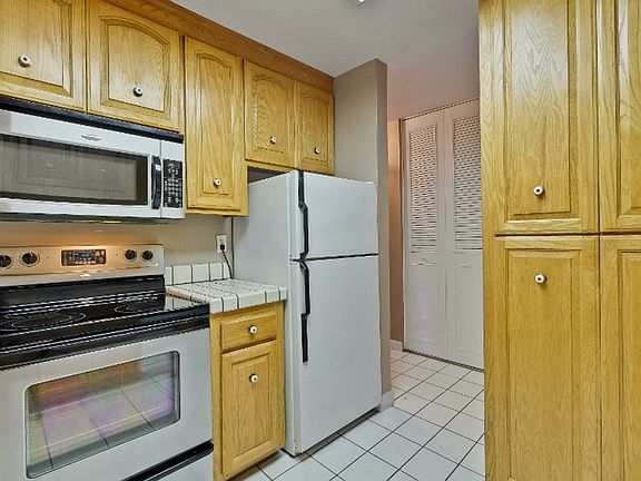 4th image of 1760 Halford Ave Unit 158