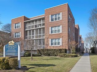 240 Central Ave APT 2B, Lawrence, NY 11559