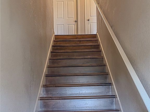 3rd image of 102 Essex Ln Unit 9