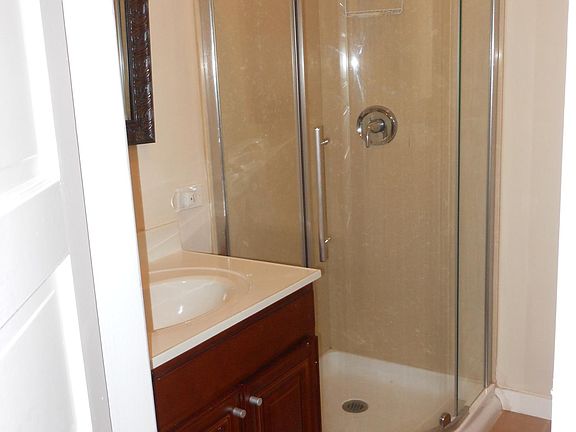 5th image of 117 Lexington St APT 2