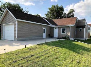 403 W North St, Calmar, IA 52132