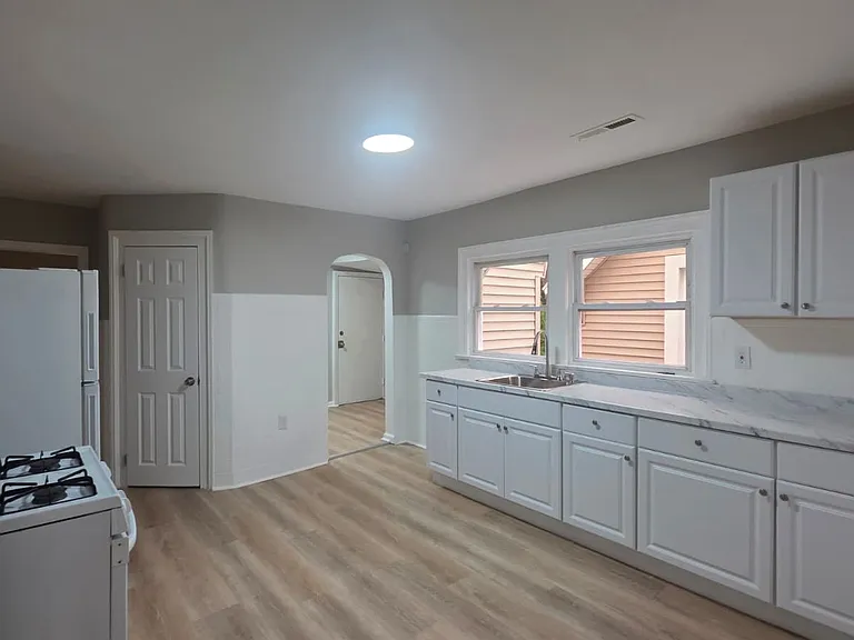 431 Greenwich Ave #2 — Photo 1