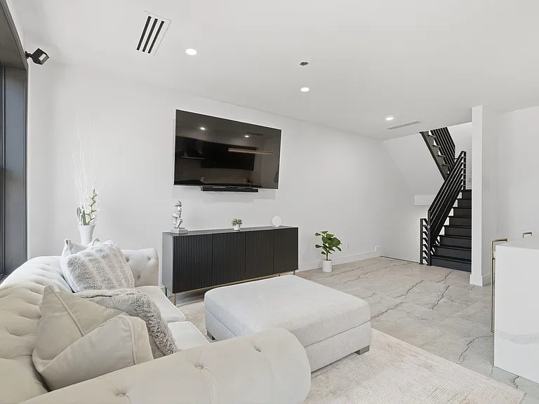 9 Minerva St #2 — Photo 9
