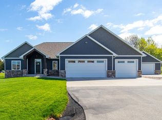 N3150 Wilderness Ln, Hortonville, WI 54944