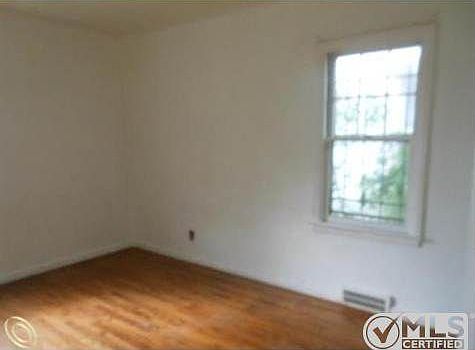 32839946 Bed Room.JPG
