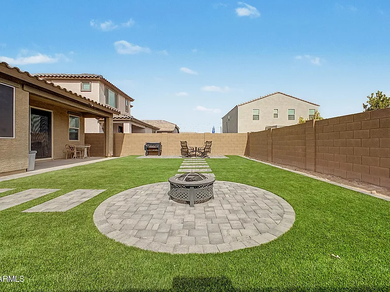 12515 W Morten Ave — Photo 4