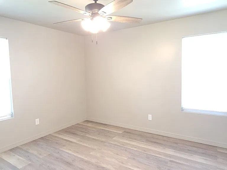 2112 Axtell St — Photo 15