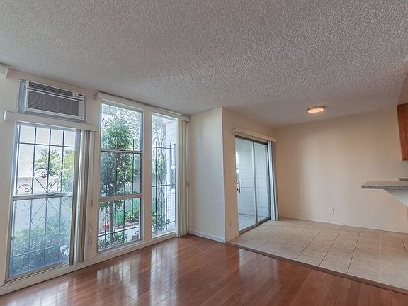 5th image of 8013 Blackburn Ave #2