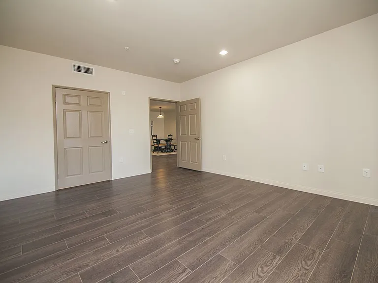 Sherman Oaks Place — Photo 7