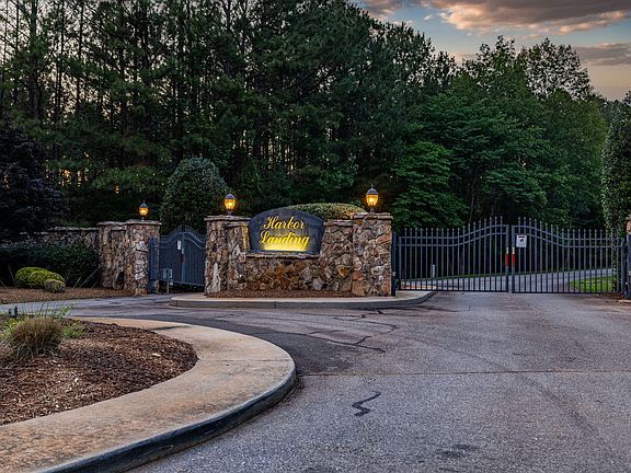 3rd image of 15 Harbor Dr #15