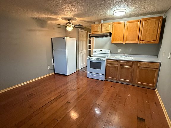 4th image of 9209 SE Stark St