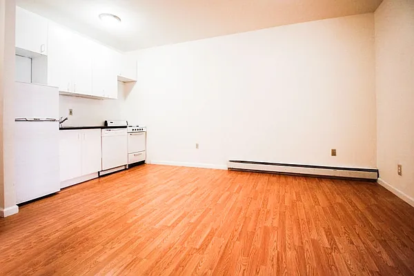 Rented by TheRealEstateCompany.com LLC | media 24