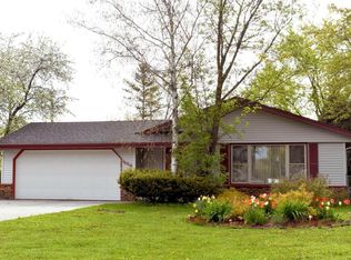 10216 S Nicholson Rd, Oak Creek, WI 53154