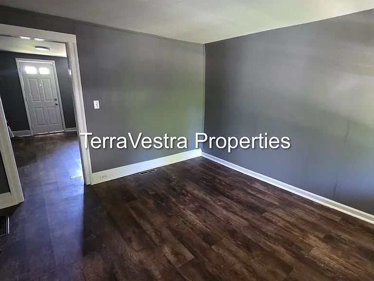 242 W Washington St — Photo 11