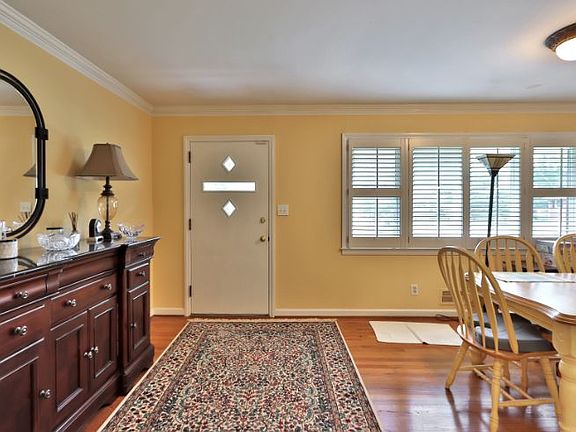 5th image of 914 Brentwood Dr SE