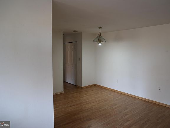 4th image of 5606 Bloomfield Dr Suite 201