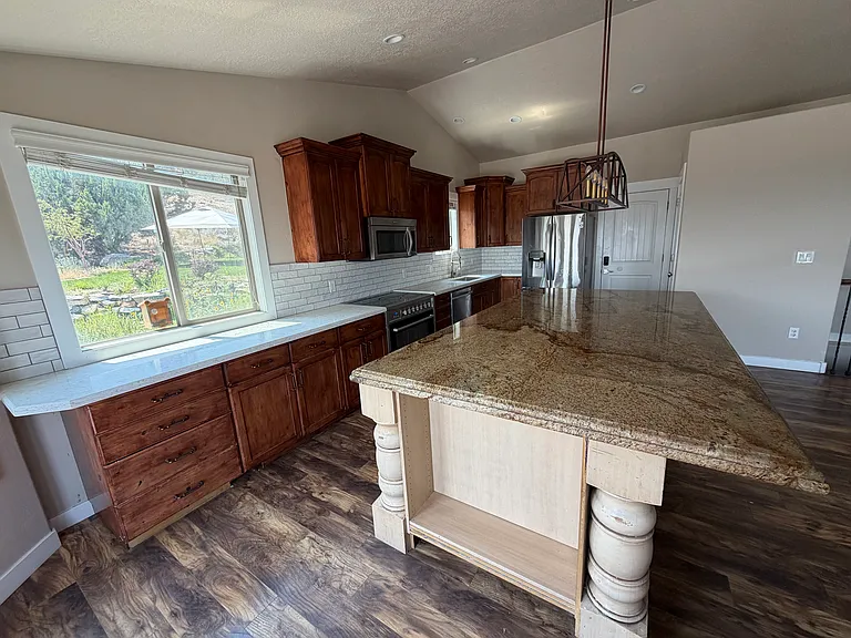 3886 E South Pass Cv — Photo 2