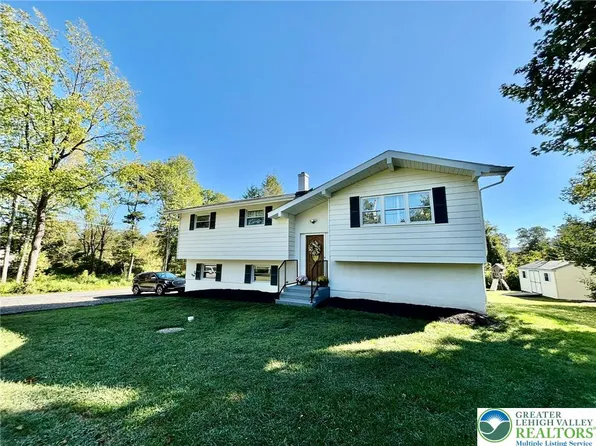 104 Hemlock Ln, Sciota, PA 18354