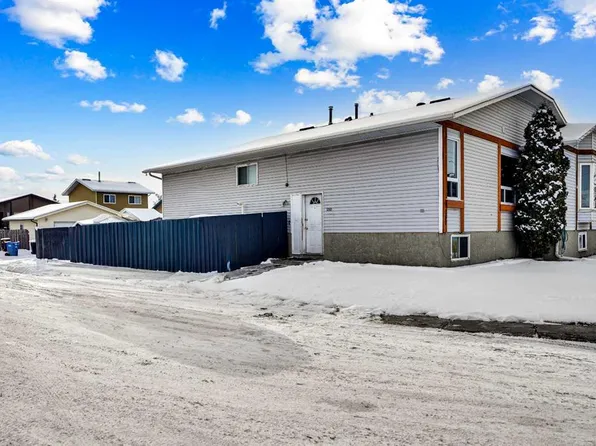 280 N Whitworth Way NE, Calgary, AB T1Y 6A9