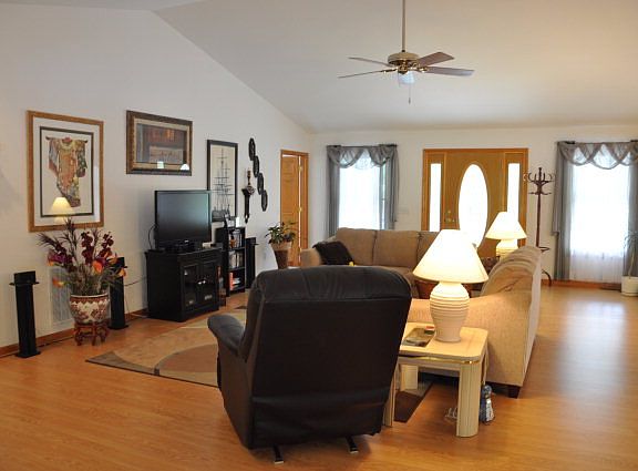 3rd image of 194 Pine Brook Pl