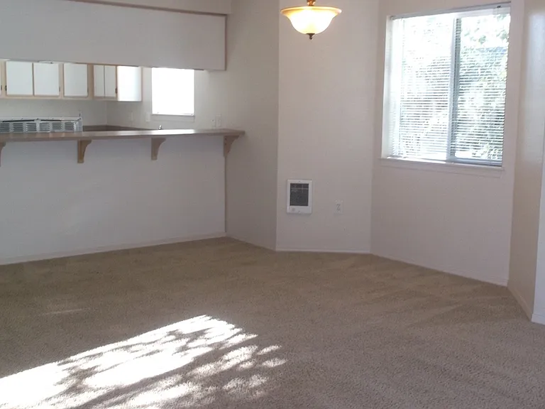 167-Triple Crown Apts — Photo 26