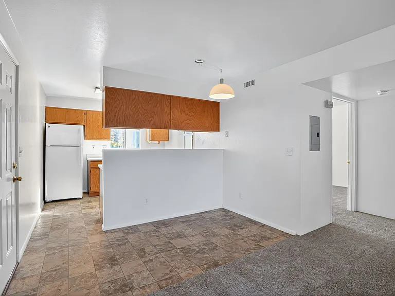 1048 N Old Chisholm Trl #B — Photo 6