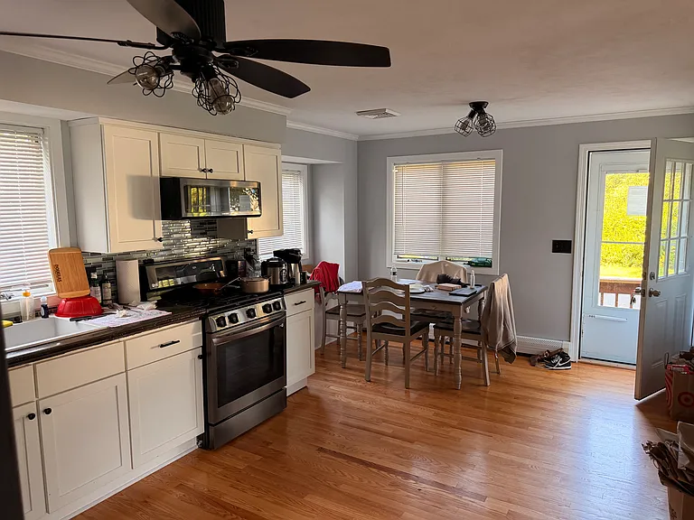 37 Isabelle Dr — Photo 12