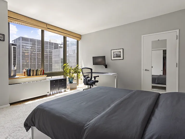 225 W 60th St #14A — Photo 4