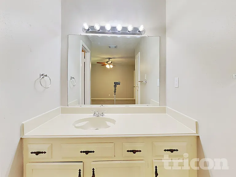 13307 Venice Cir — Photo 8