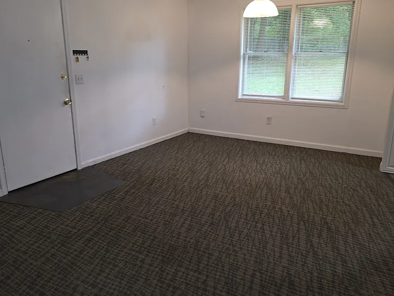 2395 Cobb Dr — Photo 2
