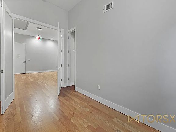5th image of 250 Melrose St APT 1L