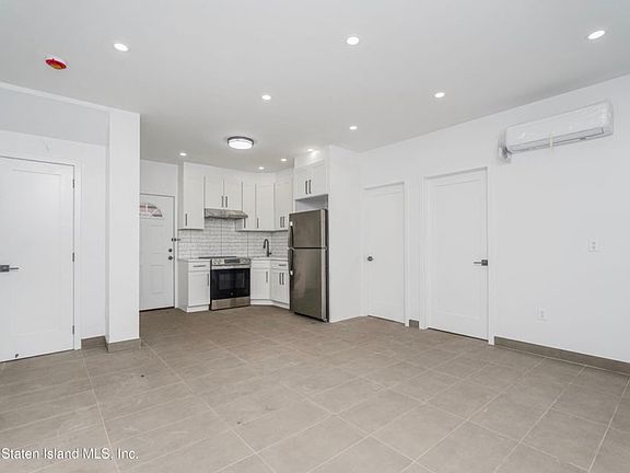 3rd image of 32 Remsen St #1