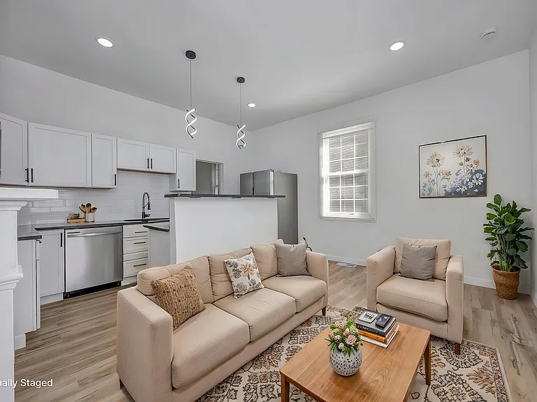 636 Watkins St #1 — Photo 12