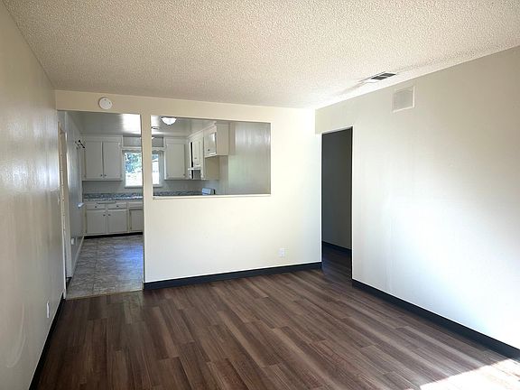 3rd image of 3970 Meteor St