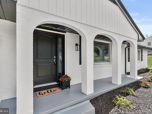 5th image of 2221 Larchmont Dr