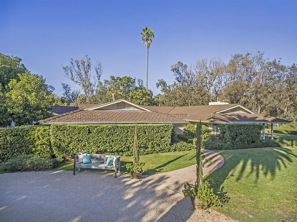 4 bed, 3.0 bath, 3700 sqft, $9,995 — Photo 4