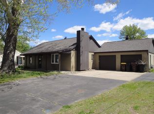 7205 Rogers St, Machesney Park, IL 61115