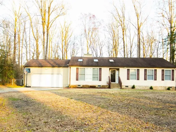203 Oakwood Lane, Smithfield, VA 23430