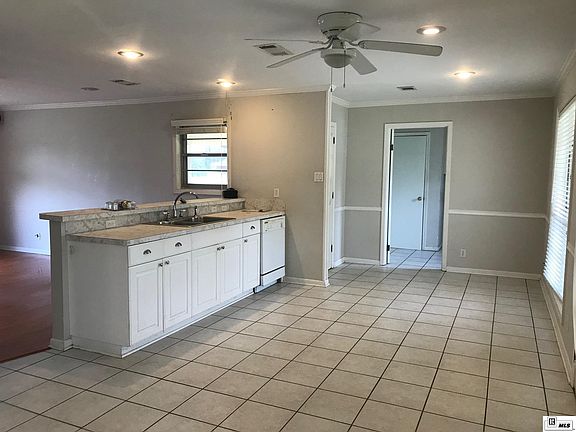 3rd image of 403 Island Dr