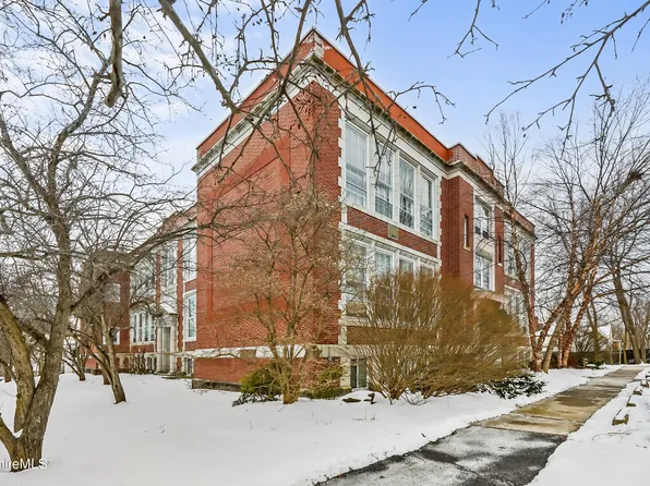 81 Dartmouth St APT 306, Pittsfield, MA 01201