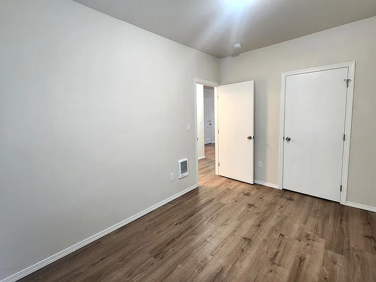 713 W Bonneville St — Photo 7