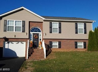 262 Dinali Dr, Martinsburg, WV 25403