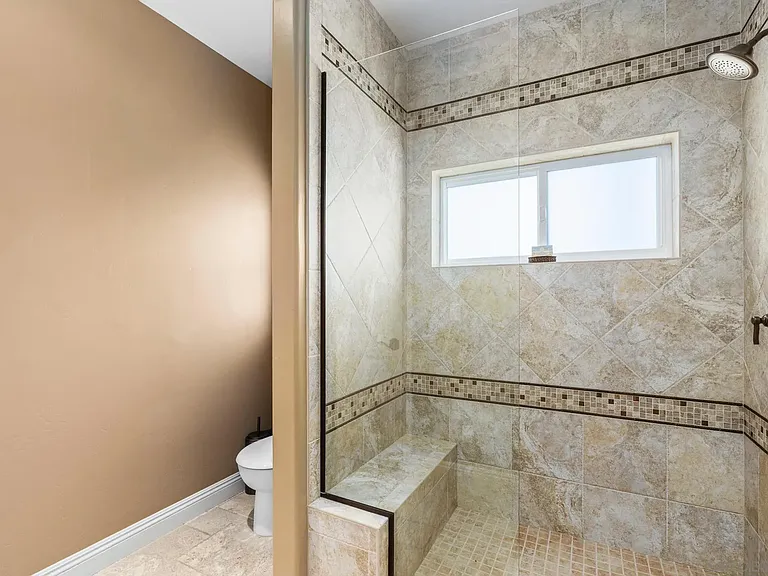 208 Alicia Way — Photo 47
