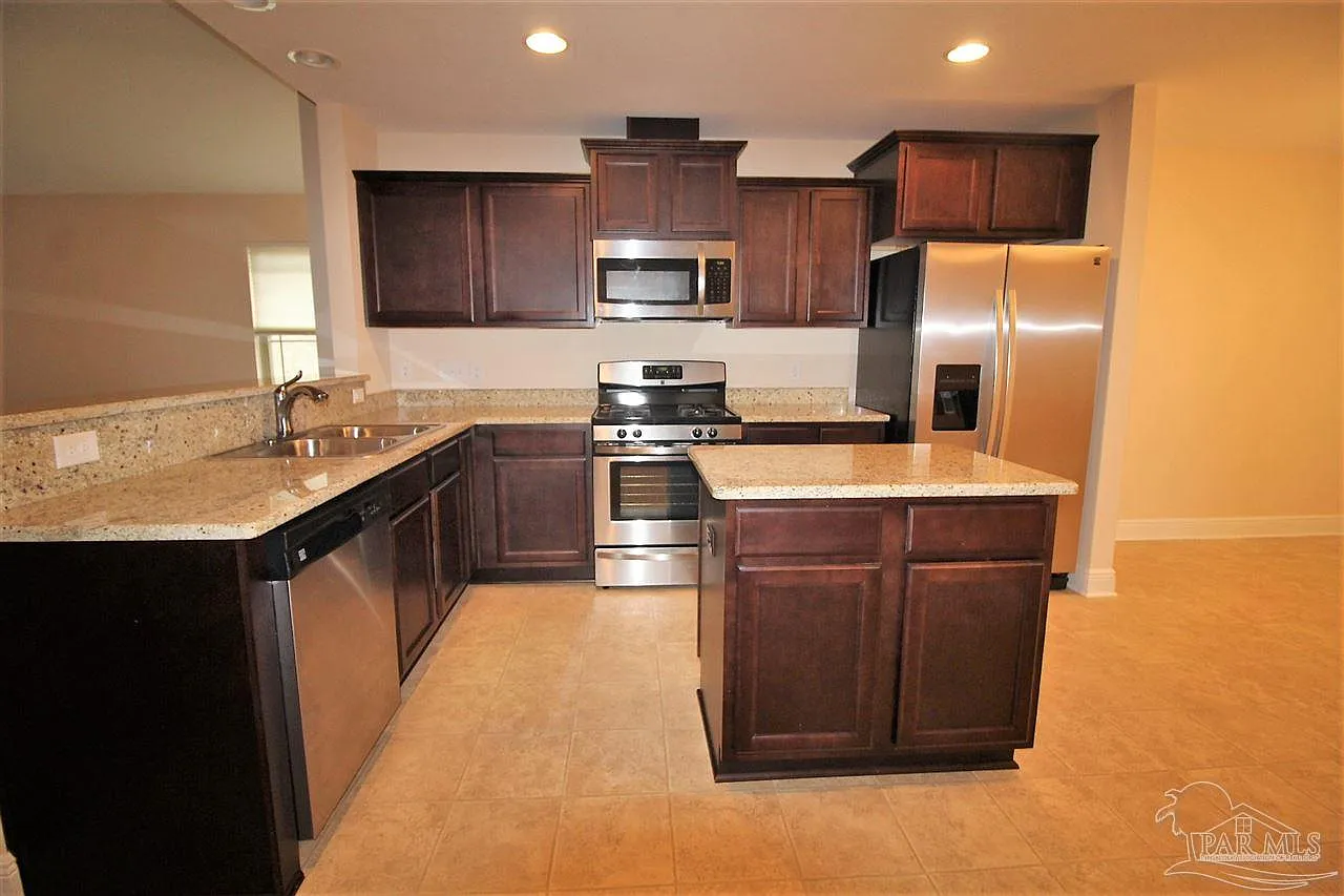 3 bed, 1663 sqft, $1,850 — Photo 3