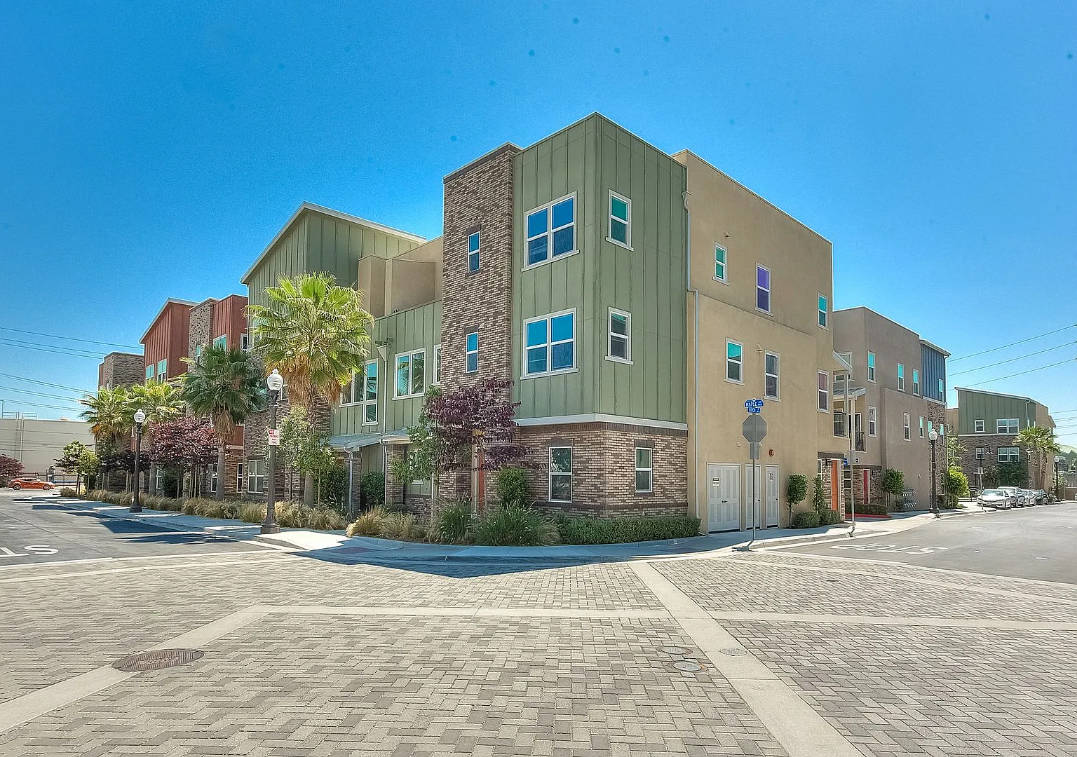 2 bed, 1434 sqft, $3,150 — Photo 2
