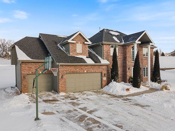 5th image of 17699 Garrett Cir