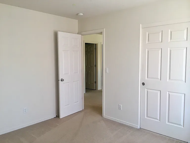 810 NW 18th Ave — Photo 25