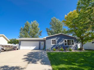 1412 Sunset Blvd, Minot, ND 58703