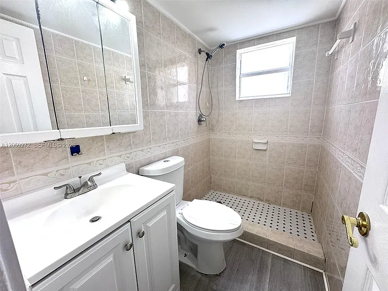 2740 W 62nd St #205 — Photo 13
